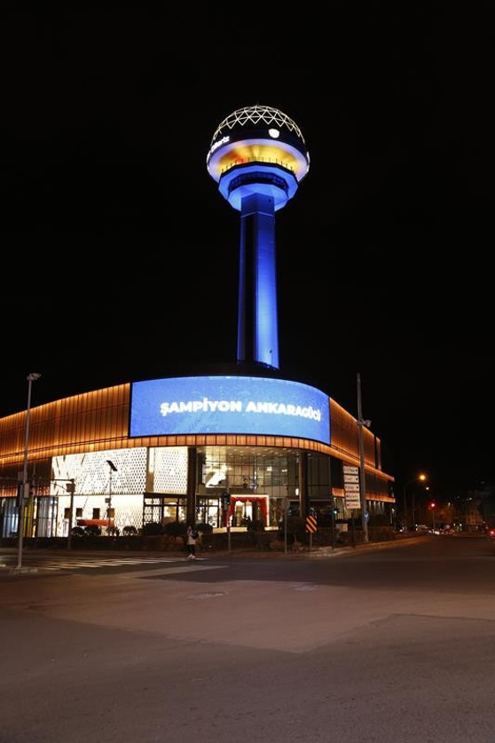 Güçlüler Atakule’yi aydınlattı