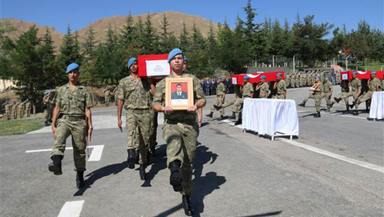 Yüksekovadaki 3 şehit için tören