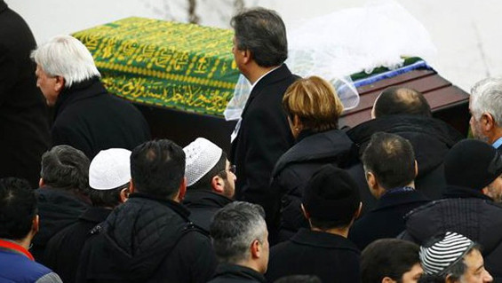 Tuğçe gözyaşlarıyla uğurlandı