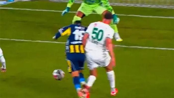 Fenerbahçe - Alanyaspor maçındaki hakem kararlarını Trio değerlendirdi: İki pozisyon da penaltı Sahada da, VAR odasında da penaltı