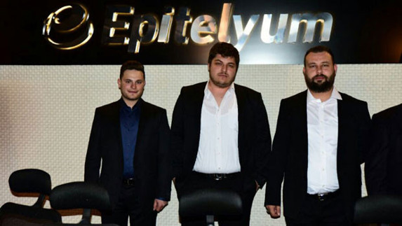 30 bin kişiden para topladılar sırra kadem bastılar