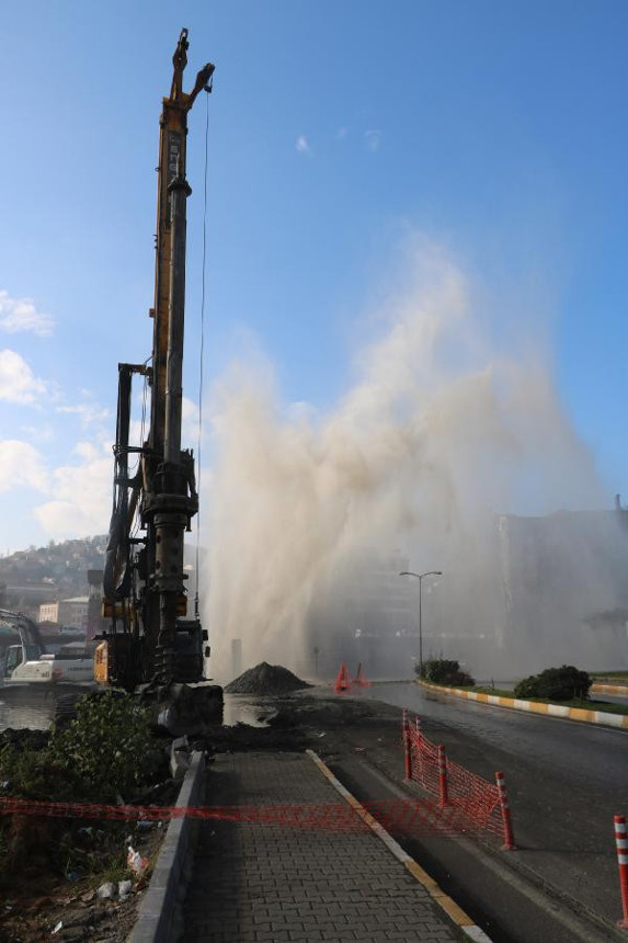 Zonguldakta sondaj sırasında ana boru patladı: 3 ilçede sular kesildi