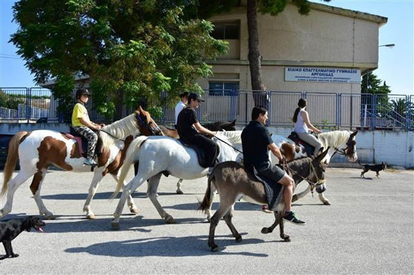 Yunanistanda halk sandık başında... Çipras oyunu attı ve ilk mesajını verdi