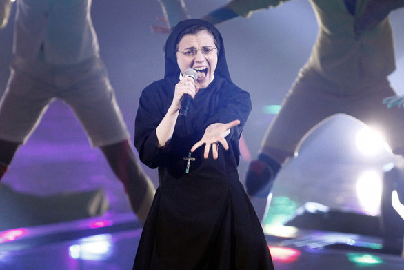 Katolik Kilisesinde reformu Papa Françesko değil süper rock star Rahibe Cristina yaptı