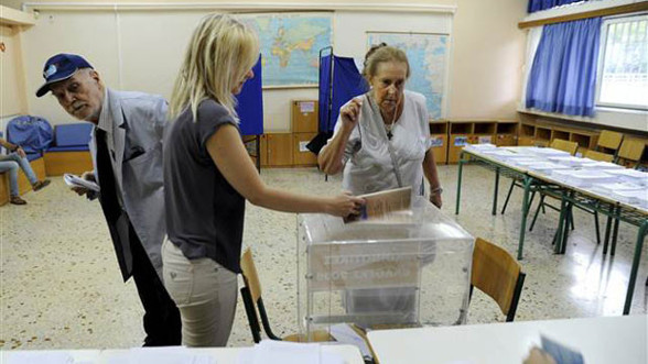 Yunanistanda halk sandık başında... Çipras oyunu attı ve ilk mesajını verdi