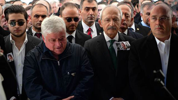 Kahreden anlar Düşen jette yaşamını yitirenlere veda...