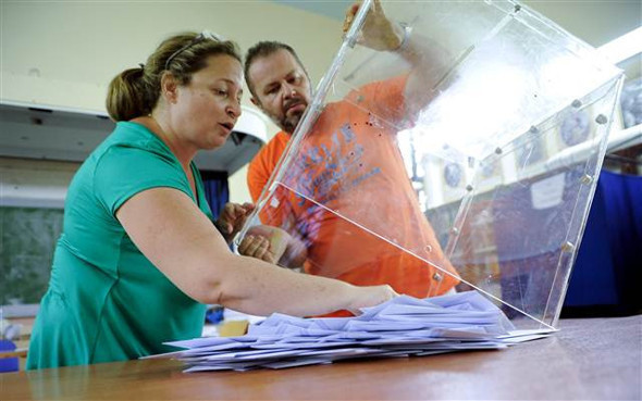 Komşudaki seçimlerde sandık çıkış anketleri açıklandı