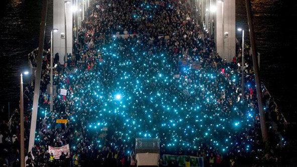 Macaristanda internet vergisine karşı protestolar sürüyor