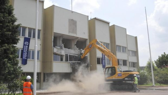 Kocaeli eski valilik binası yıkıldı