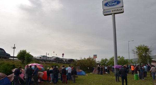 Eskişehirdeki otomotiv işçilerinin iş bırakma eylemi sürüyor