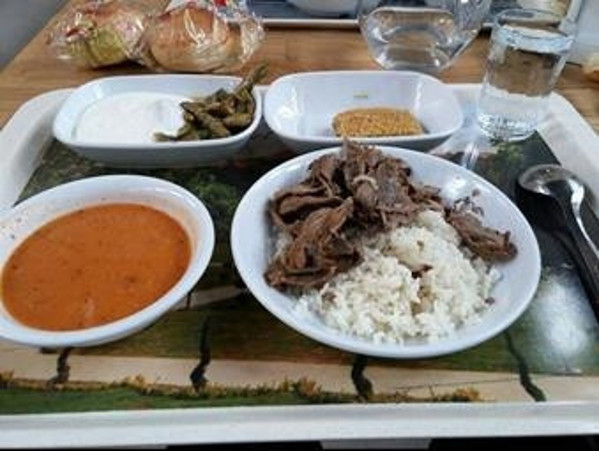 Yemekhaneler yarışıyor