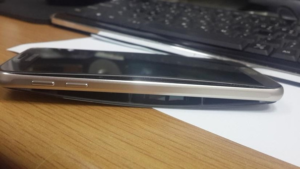 Samsung Galaxy S6nın bataryası şişti