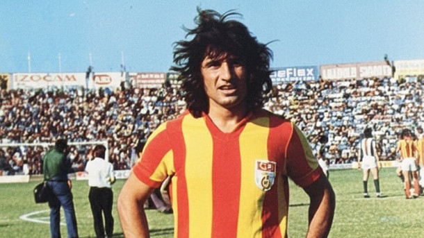 Son dakika - Galatasarayın efsane futbolcularından Gökmen Özdenak hayatını kaybetti