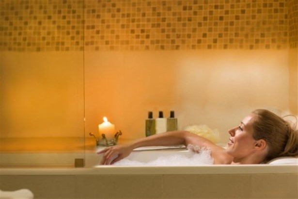 Banyo kürüyle gevşeyin