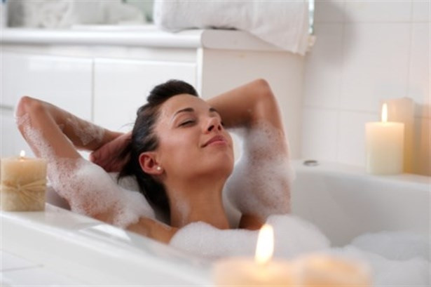 Banyo kürüyle gevşeyin