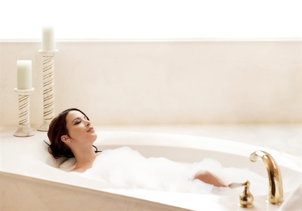 Banyo kürüyle gevşeyin