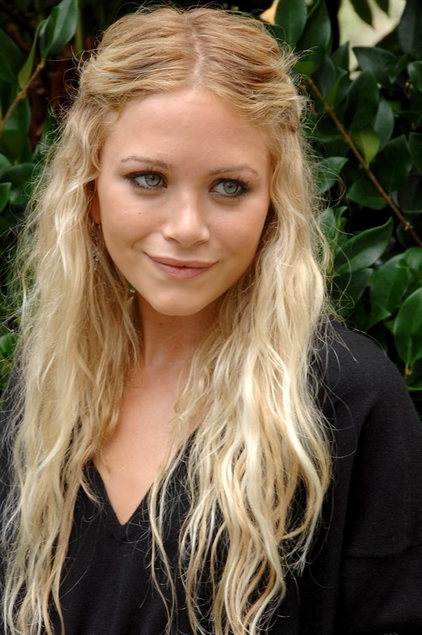 Dalgalı Saçlar İçin En Pratik Modeller