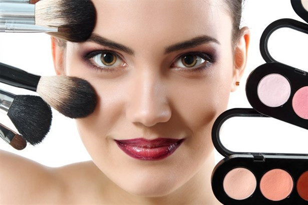 İş Dünyası Kurumsal Makyaj İstiyor