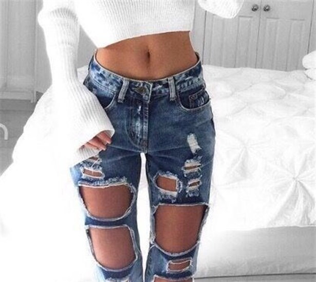 Beyaz Tişört Ve Jean İkilisi Nasıl Giyilir