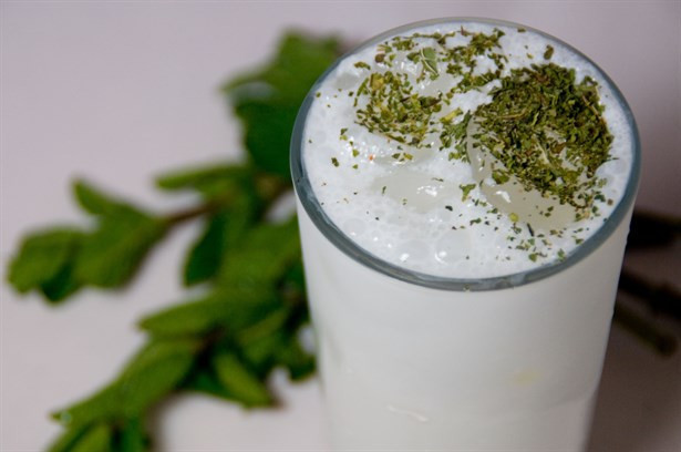 Sıcak Havalarda Serinleten 8 Sağlıklı İçecek Tarifi