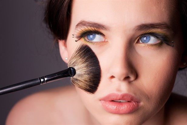 Sonbahar-Kış Makyaj Trendlerinde Minimalizm Moda