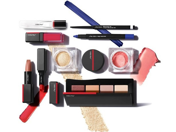 Yeni Yıla Yeni Makyaj Koleksiyonu