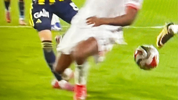 Fenerbahçe-Beşiktaş derbisinin hakem kararlarını Fırat Aydınus değerlendirdi: 2 penaltıyı atladı