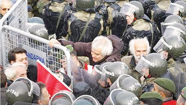 Sadece bu fotoğraf bile Tarık Akan’a yeter