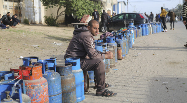Gazzeye ilk yardımlar ulaştı, uzun kuyruklar oluştu