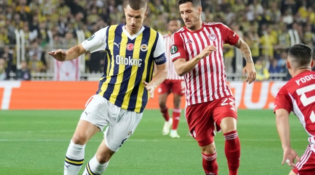 İLK YARI SONA ERDİ