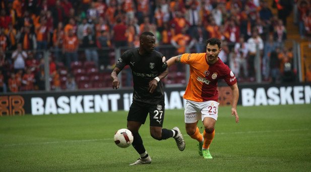 İLK YARI SONA ERDİ