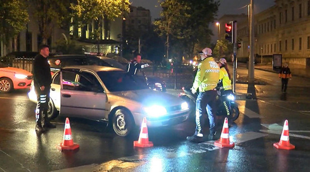TAKSİME ÇIKAN YOLLAR KAPATILDI