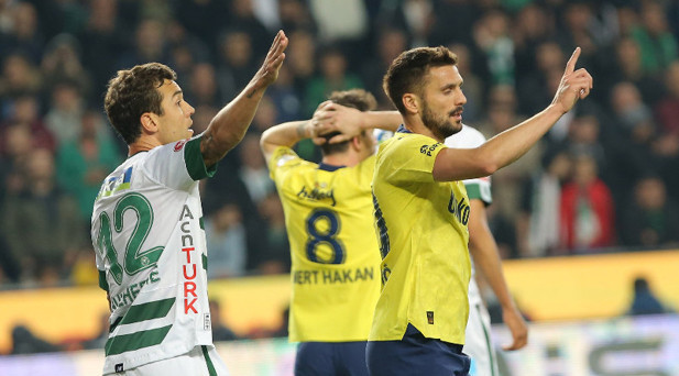 FENERBAHÇE DEĞİŞİKLİKLERLE BAŞLADI