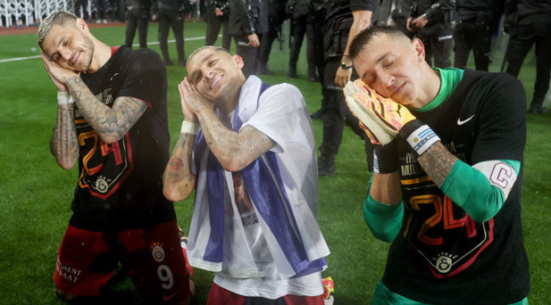 Galatasarayda futbolculardan şampiyonluk sözleri Icardiden Fenerbahçeye gönderme...