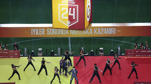 EDİS VE EKİBİNDEN HALAY