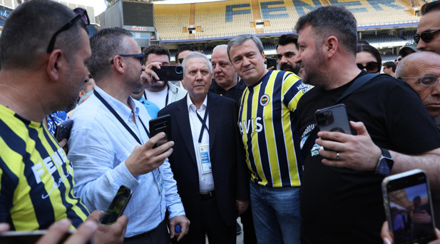 AZİZ YILDIRIM, ÜYELERLE BİRLİKTE