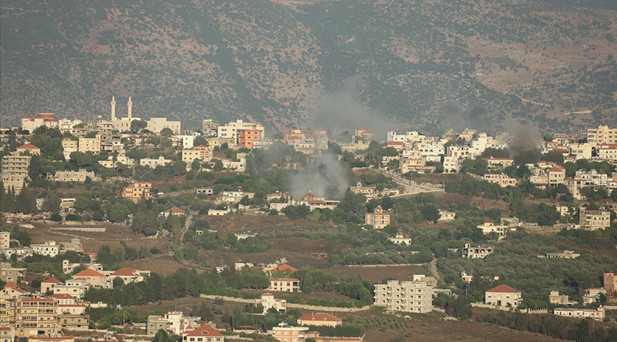 İsrail, Lübnanın güneyindeki Surda silah deposunu vurdu: 3 yaralı