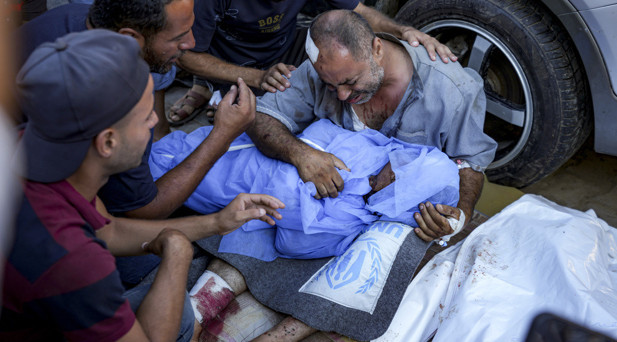 İsrail Han Yunusta bir evi bombaladı, 10 Filistinli öldü