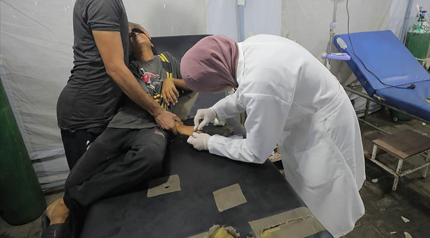 İsrailin Gazzeye düzenlediği saldırılarda 885 sağlık çalışanı ve 289 insani yardım görevlisi öldü