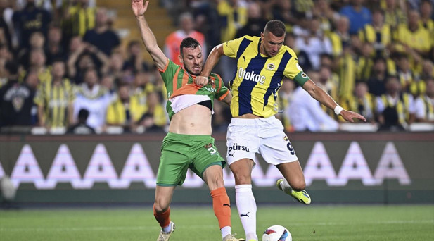 İLK YARI SONA ERDİ