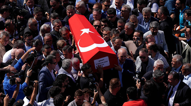 İsrail askerlerinin öldürdüğü Ayşenur Ezgi Eygi toprağa verildi