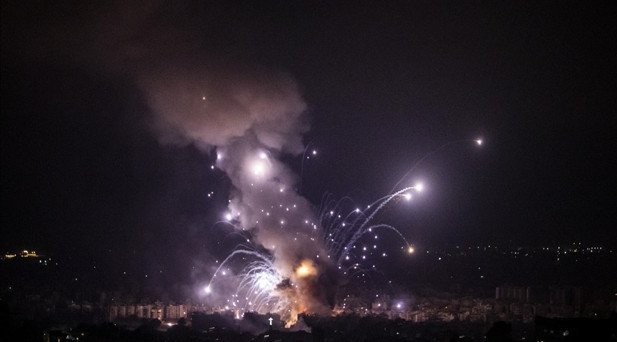 Trumpın eski danışmanı, İsrailin, Lübnandaki İrlanda birliklerine napalm bombası atmasını önerdi