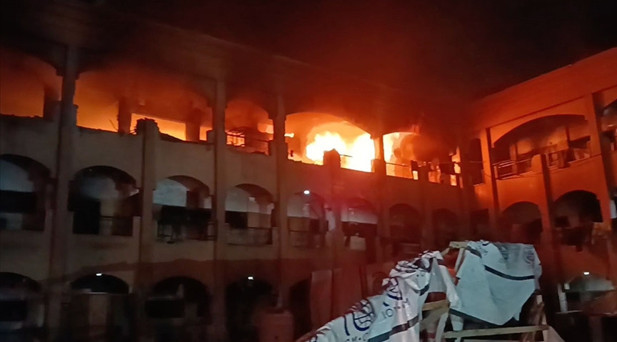 İsrail ordusu, Filistinlilerin sığındığı Halife Bin Zayed Okuluna saldırı düzenledi