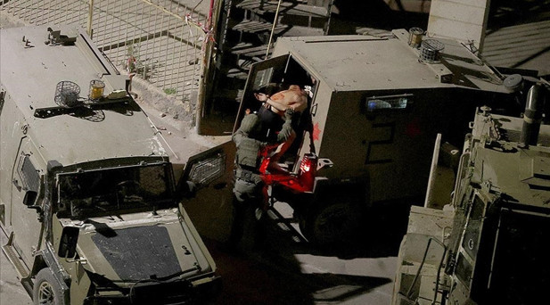 İsrail askerleri işgal altındaki Batı Şeriada en az 28 Filistinliyi gözaltına aldı