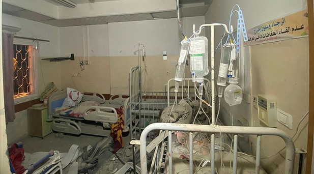 İsrail hastaneye saldırdı