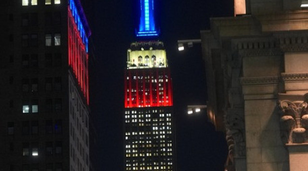 Seçim için ışıklandırıldı