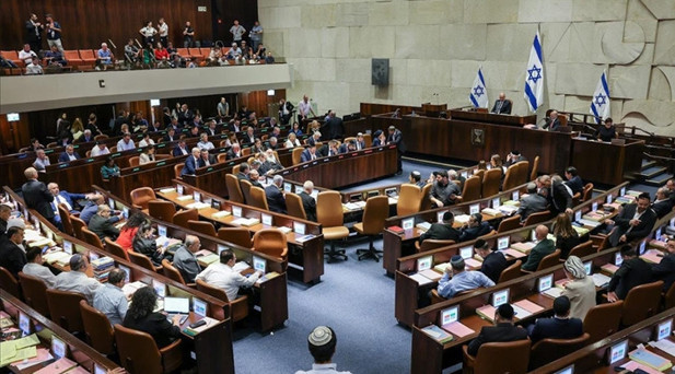 İsrail meclisinde kriz: Netanyahuya seri katisin dedi, kürsüden uzaklaştırıldı