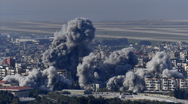 İsrail, saldırdığı Lübnandan Suriyeye geçenlerin güzergahlarını bombalıyor