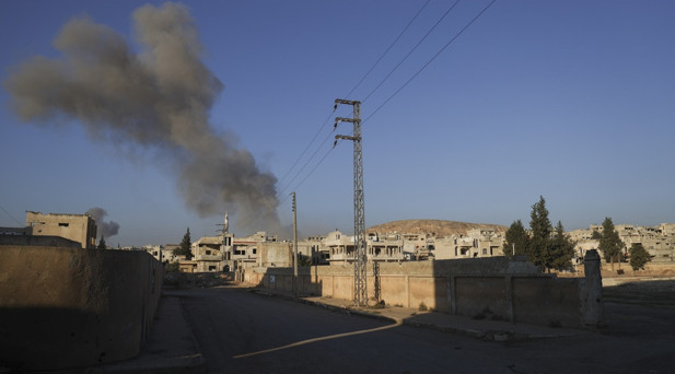 Suriyenin Humus ilindeki Resten otoban köprüsüne hava saldırısı