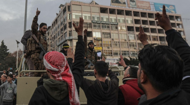 Suriyenin güneyindeki Dera ilinde muhaliflerle rejim güçleri çatışıyor